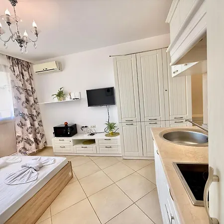 Menada In Cascadas 3*