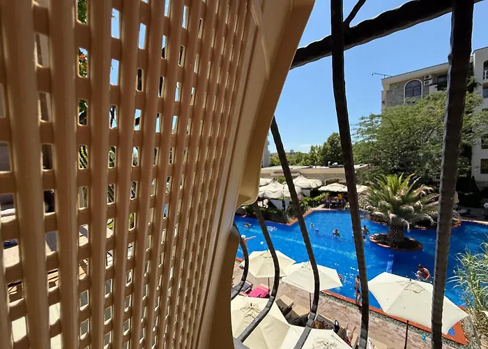 Menada In Cascadas Σάνι Μπιτς