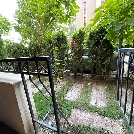 Menada In Cascadas