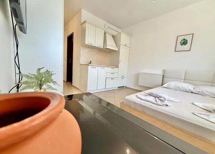 Menada In Cascadas Slantchev Briag